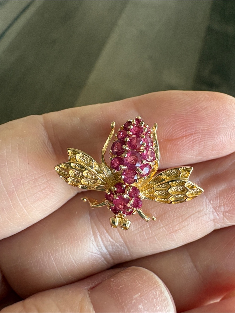 Vintage New 14K Yellow Gold Ruby Bee Brooch Pin Gorgeous Color!